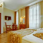 Saba Hotel 3*