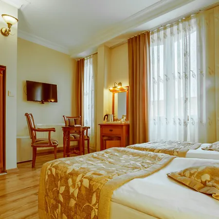 Saba Hotell 3*